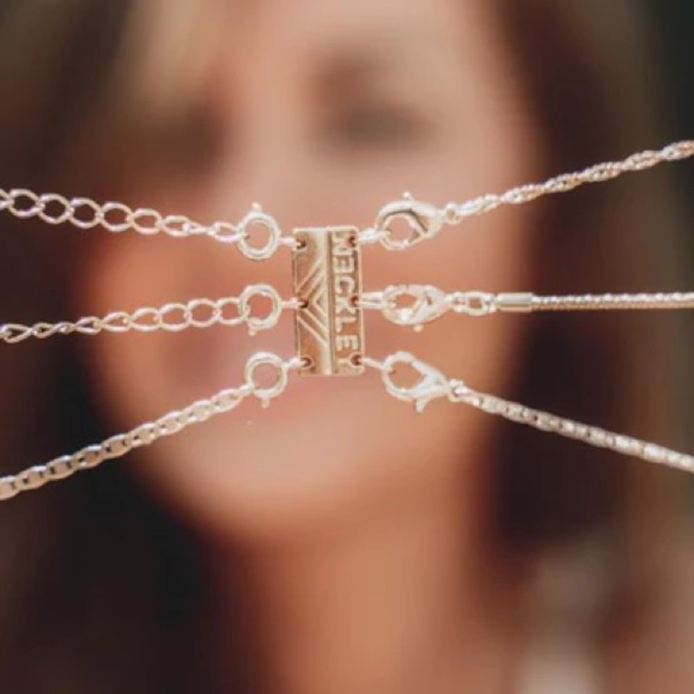 NECKLET - TRIPLE
LAYERING CLASP WITH SECURITY LATCH